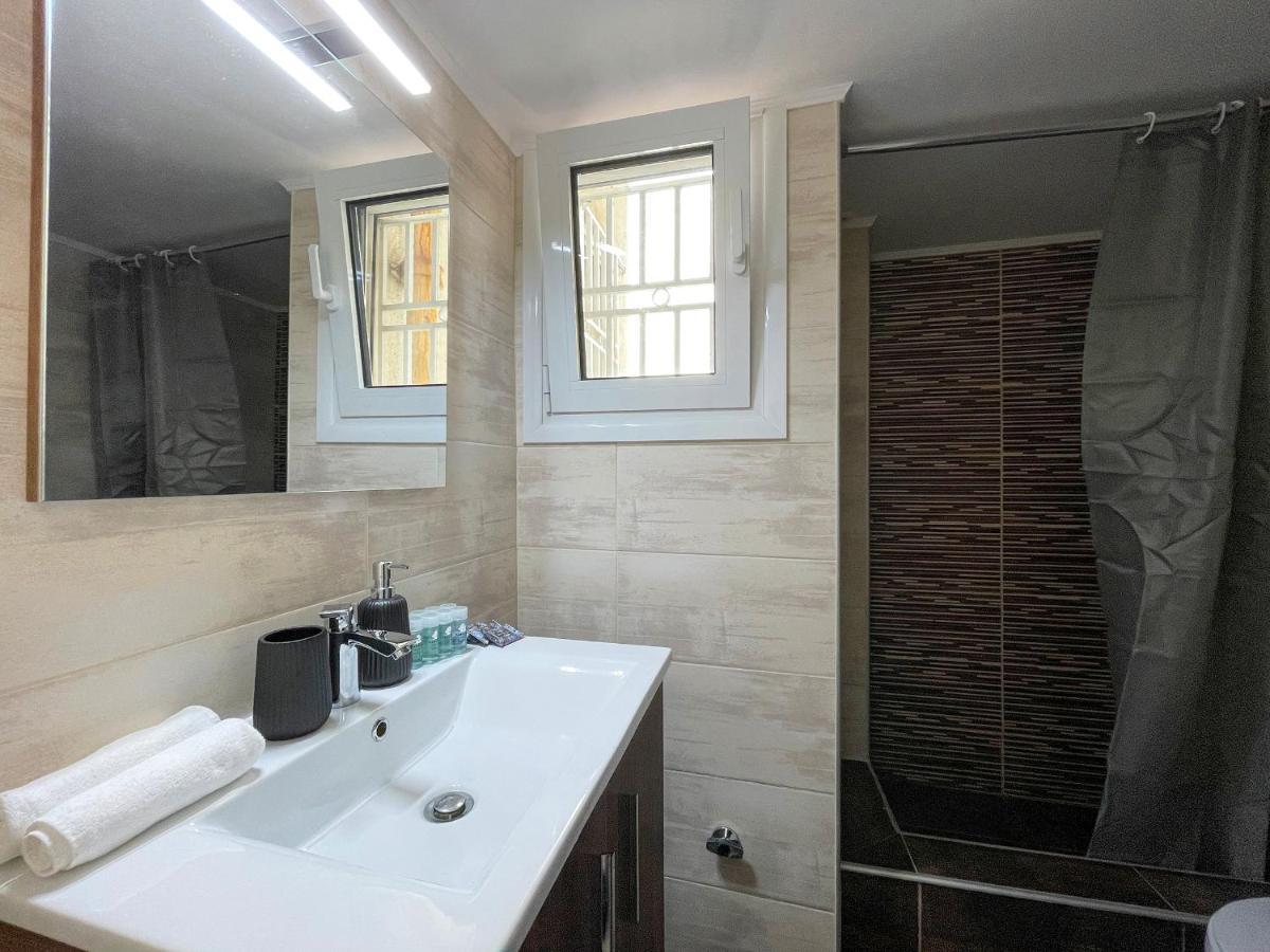 Riankour Central 90Sqm Apt In Panormou Athens Exterior photo